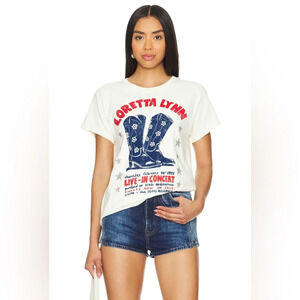 NWOT Daydreamer Loretta Lynn in Concert Tour Tee Size S w/small smudge